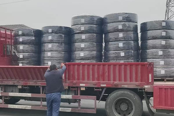 Llantas y llantas sólidas enviadas a Chile