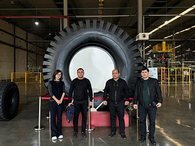 ¡Visita de clientes de Asia Central para inspeccionar la fábrica de neumáticos!